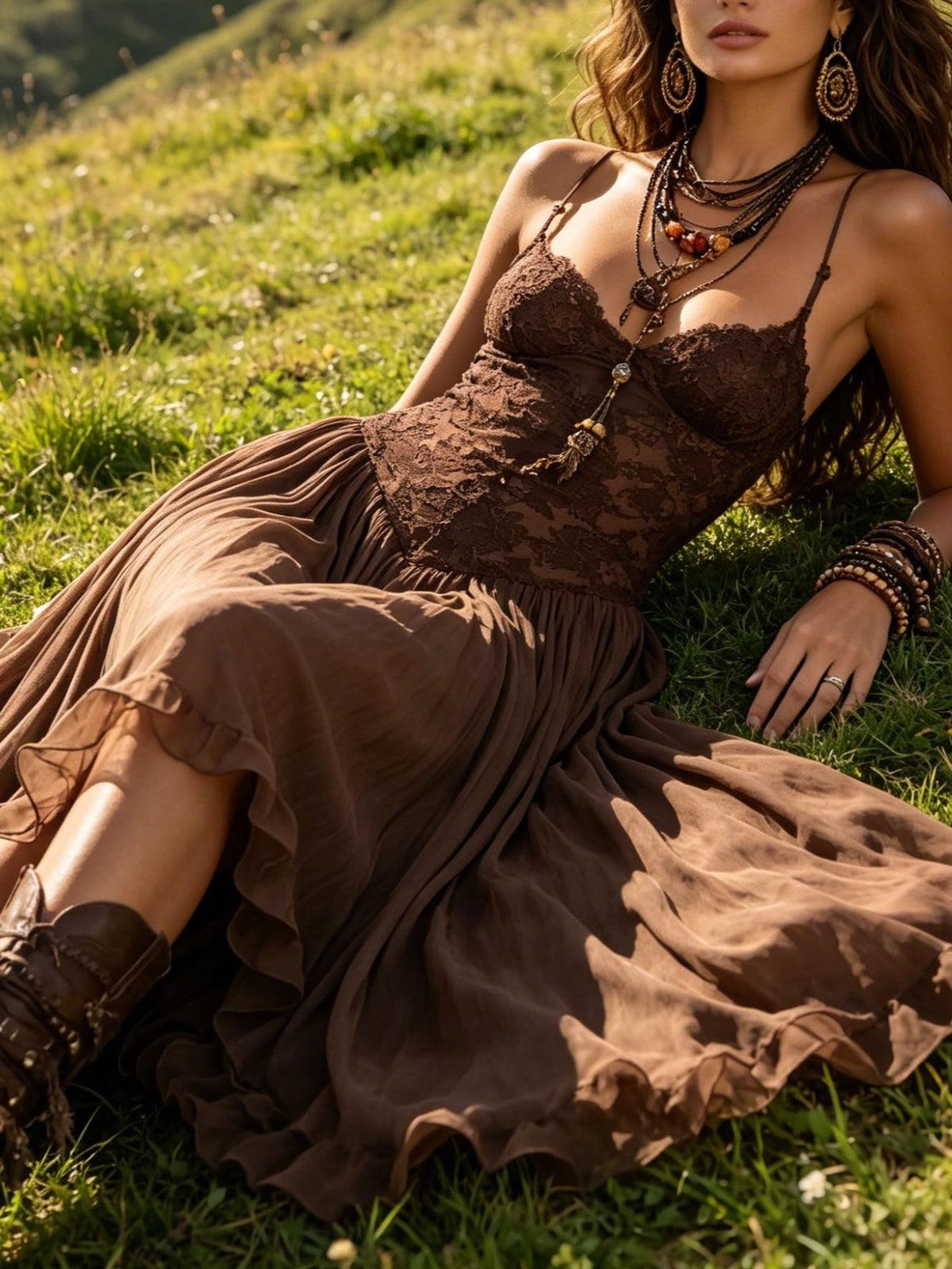 Lorella – Abito Lungo Marrone in Chiffon e Pizzo